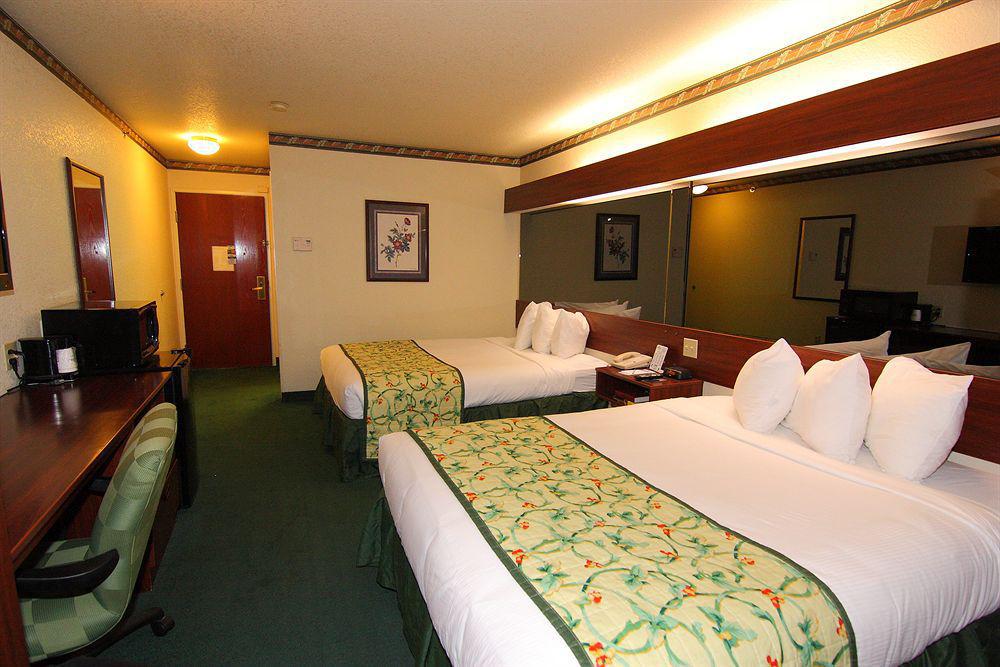 Microtel Inn & Suites By Wyndham Green Bay Exterior foto